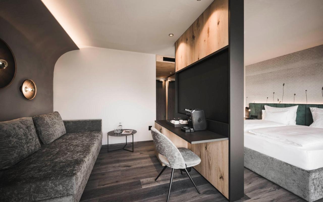 Somvita Suites Тироло Экстерьер фото